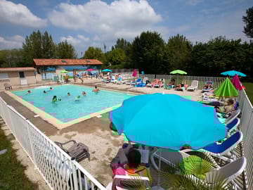 Refresh by the swimming pool