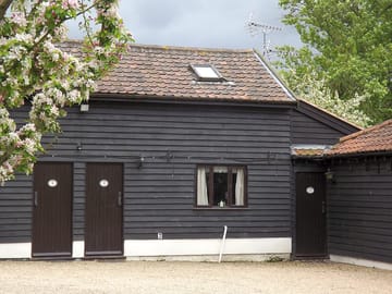 "barn cottages" holiday cottages at "goldings cl site"