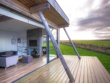 Indoor/outdoor living area