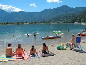 Relaxby the lake