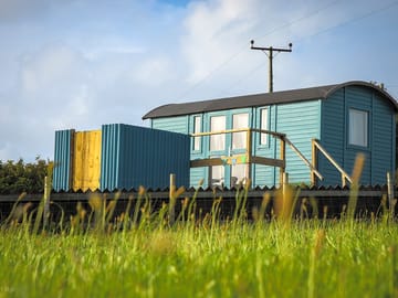 The bay view hut and outdoor bath area