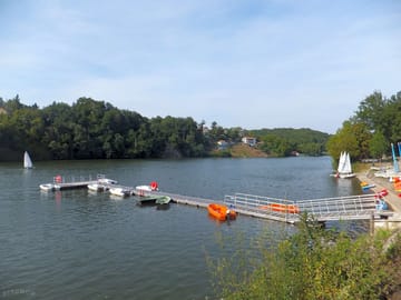 Many watersports can be practiced at mervent