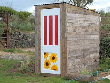 Private compost toilet
