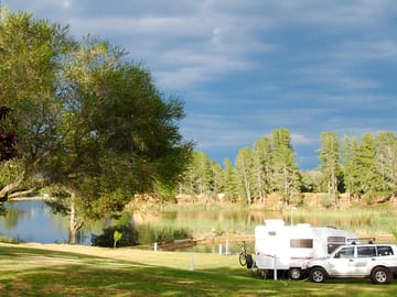Fully-serviced grass pitches overlooking the lake