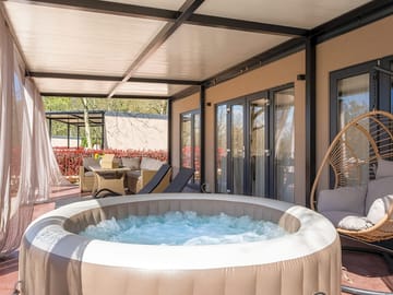Holiday home with Jacuzzi