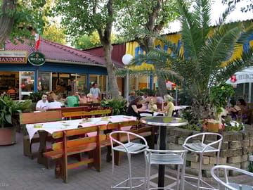 Bar and restaurant