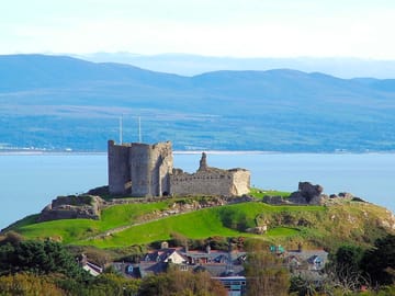 Criccieth castle over to the harlech coast, only five minutes' drive from the site