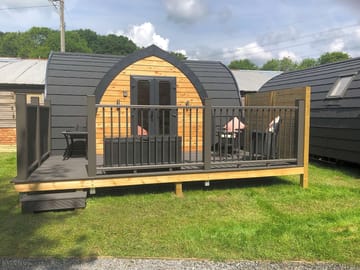 Twin bed pod terrace