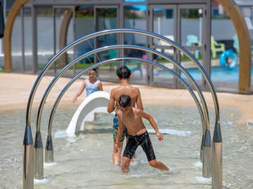Piscine jeux enfants