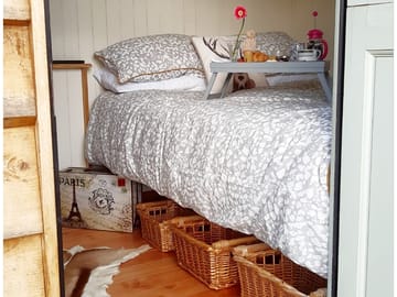 Kingsize bed