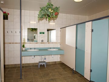 Shower blocks with underfloor heating