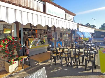 Snack bar