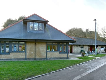 Reception and cafe