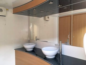 Loos on site