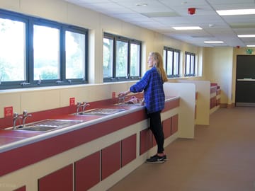 Washing-up area with amazing views
