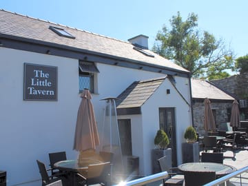 The little tavern at snowdon view