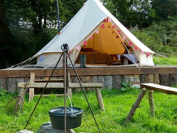 Derwen, the tent by the river