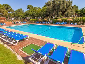 Outdoor season pool