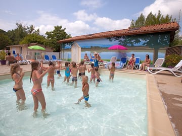 A paddling pool is available for children