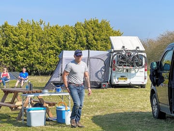 Sunshine and van camping at the big sky hideaway in lincolnshire