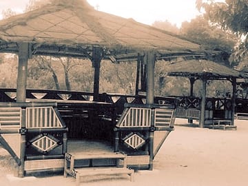 A l'intérieur du camping, paillote du restaurant