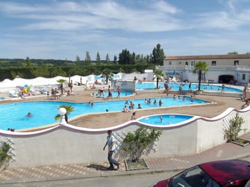 Swimming pool and paddling pool
