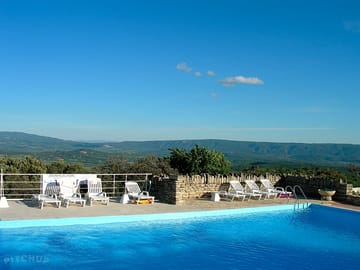 Vue panoramique de la piscine