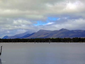 Lake fyans and uninterrupted views of the grampians