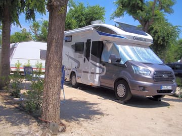 We welcome caravans, motorhomes and tents