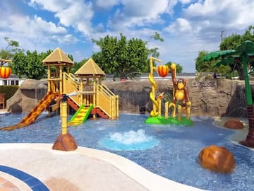 Kids' play pool