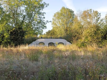 The nest - a unique hideaway in the kingfishers meadows