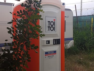 Chemical toilet + waste disposal