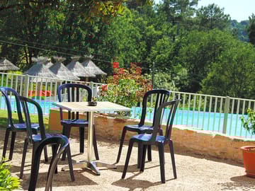 Terrace overlooking the swimming pool