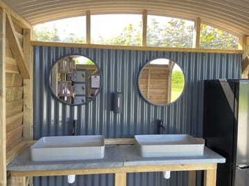 Washing sinks with mirrors and hot water