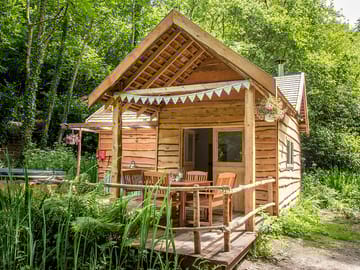 Tawny cabin with wood fired hot tub