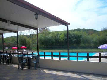 Terrace overlooking the swimming pool