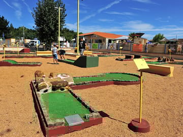 Miniature golf course