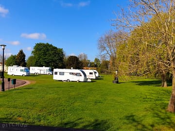 Riverfield touring pitches at stratford parks