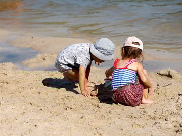 Plage accessible depuis le camping