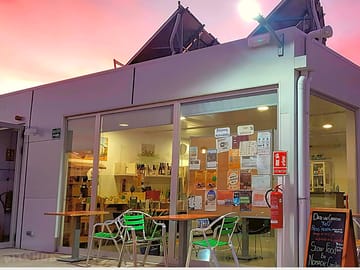 Recepción y comercio de productos locales "nomadic gastro"