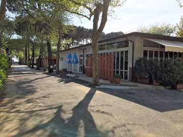 Bar, restaurant and pizzeria