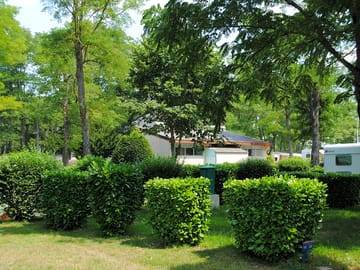 Hedges to ensure privacy