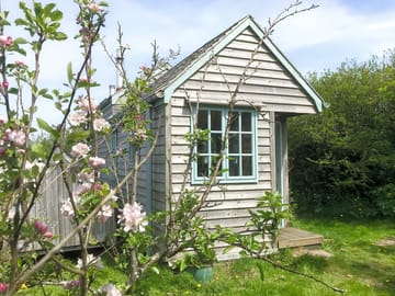 Ensuite cabin with a private garden
