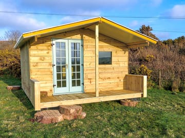 Off-grid cabin