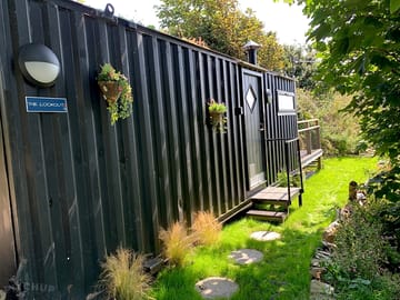 Exterior of the cabin