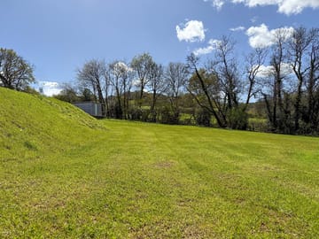 Non-electric grass tent pitches