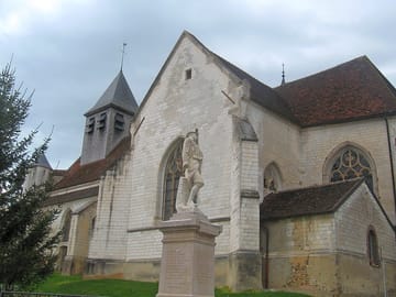 Nearby landmarks