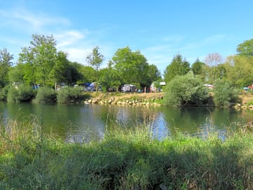 On the banks of the loue river