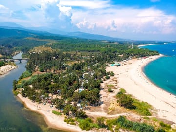 Aerial shot of the beach and site