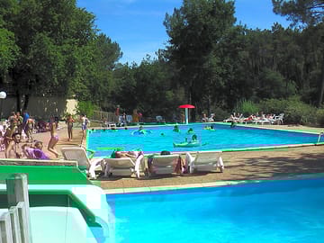 Swimming pool, paddling pool and solarium